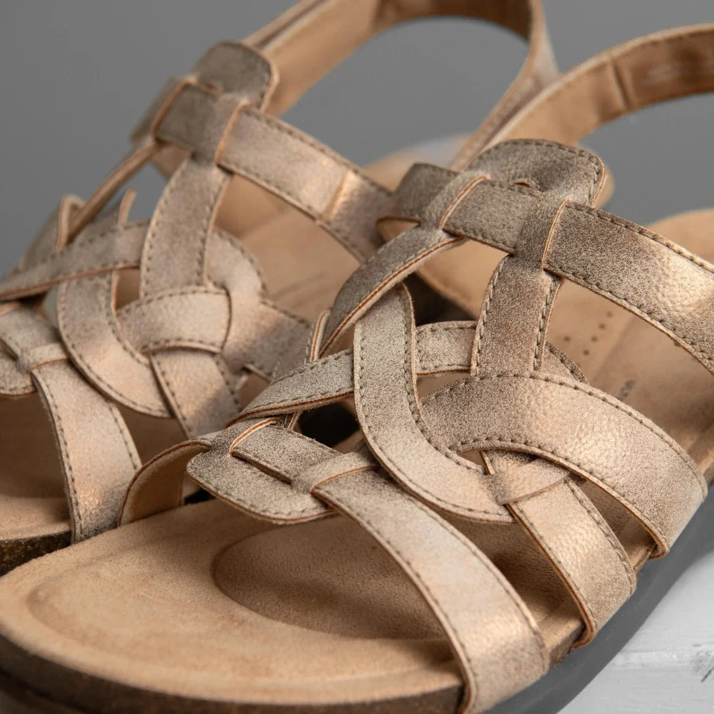 Clarks Sandals NEW Sz 7.5 Metallic Gold Strappy Wedge Sandals Ergonomic Boho